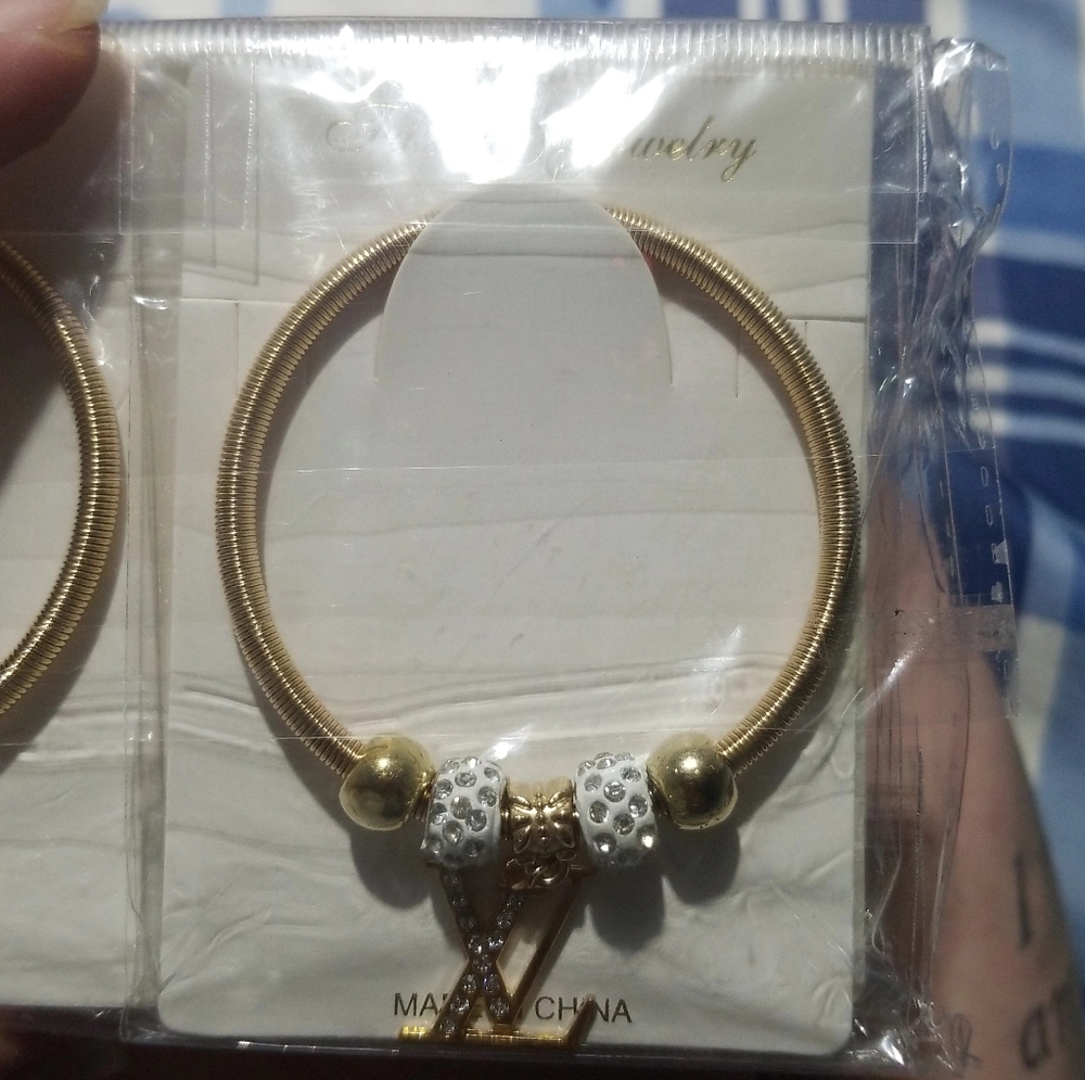 Bangle bracelet